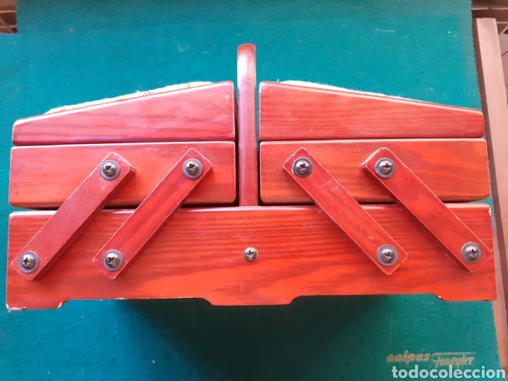 Vintage: costurero en madera maciza y tejido acolchado