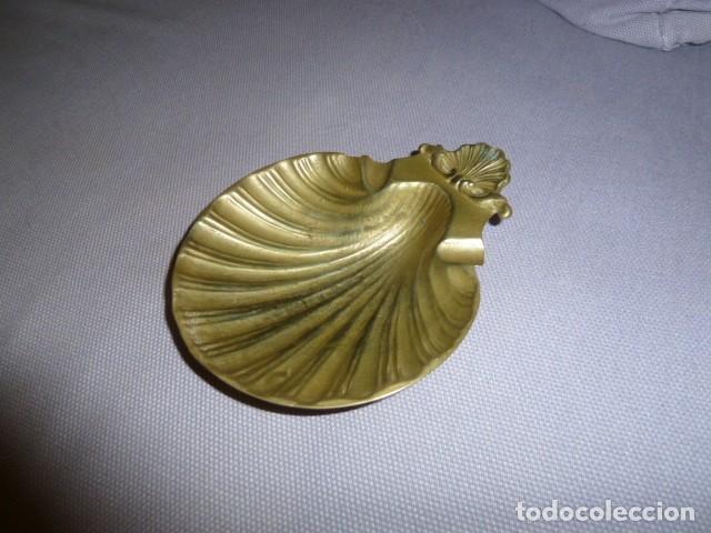 Vintage: Cenicero bronce con forma de concha bautismal. - Foto 2