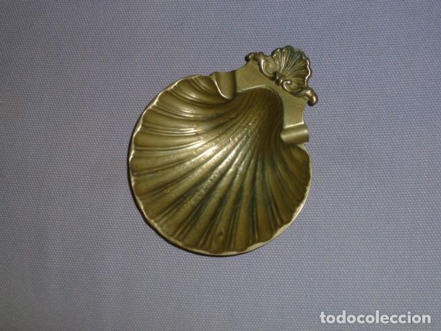 Vintage: Cenicero bronce con forma de concha bautismal. - Foto 3