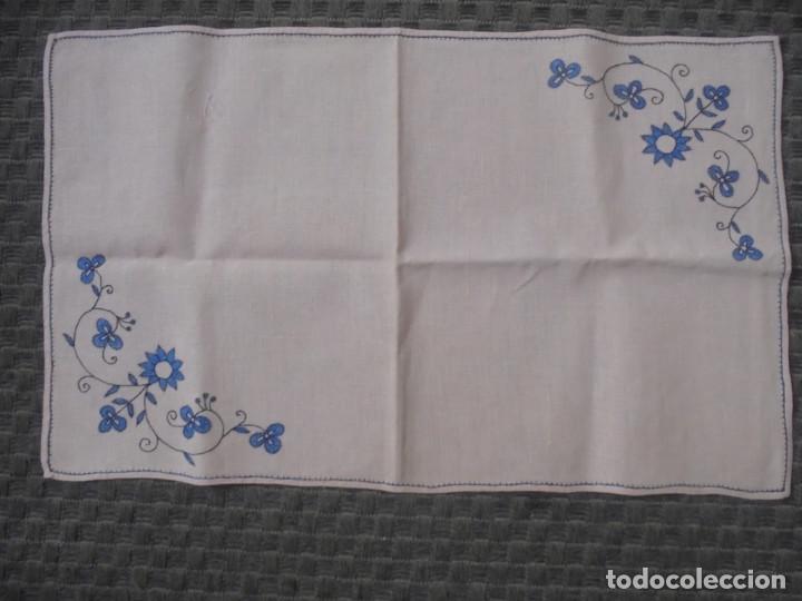 Vintage: vintage mantel bordado a mano