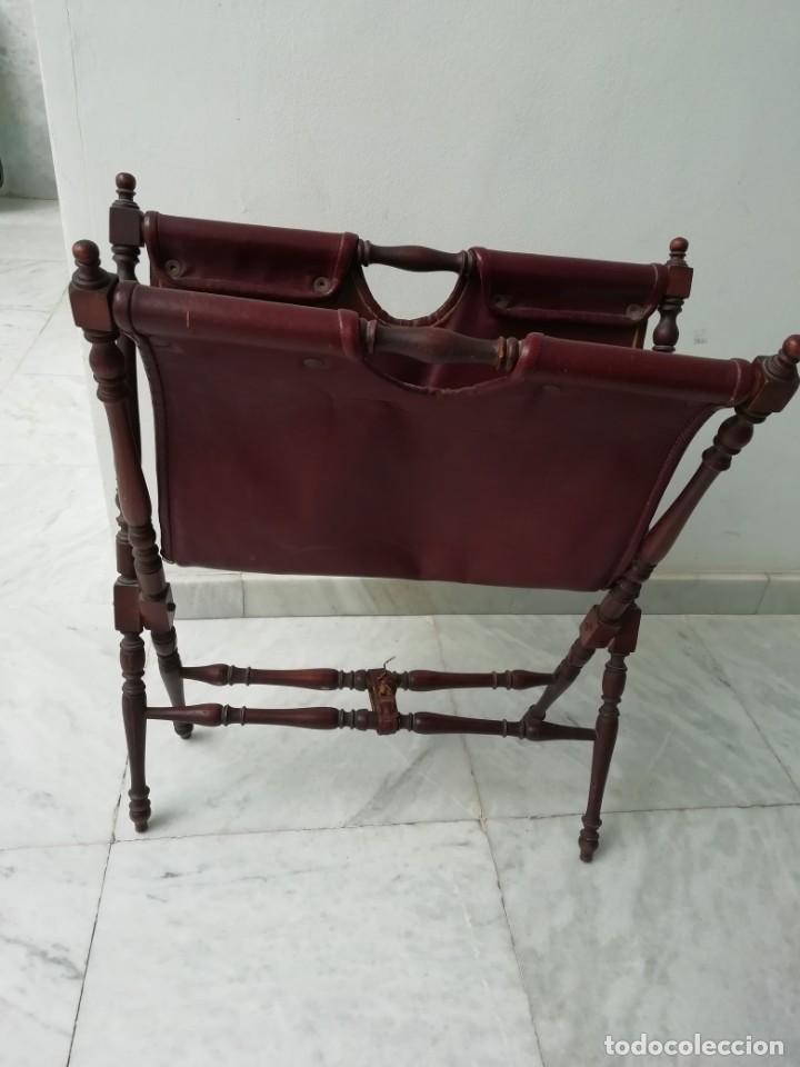 Vintage: Antiguo revistero madera torneada y polipiel