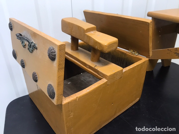 Vintage: Zapatero limpiabotas betunera con banquillo. Vintage.