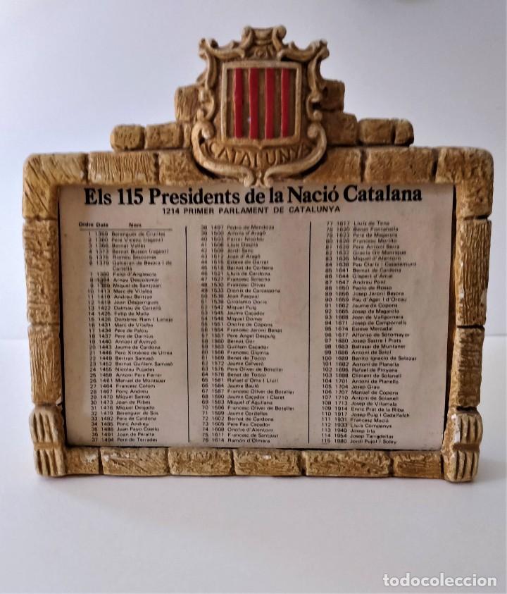 Vintage: Cuadro escudo de yeso - Foto 1