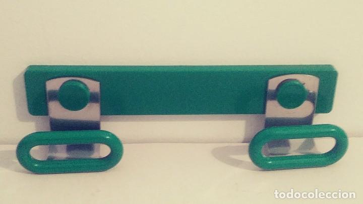 Vintage: Colgador de dos perchas verde