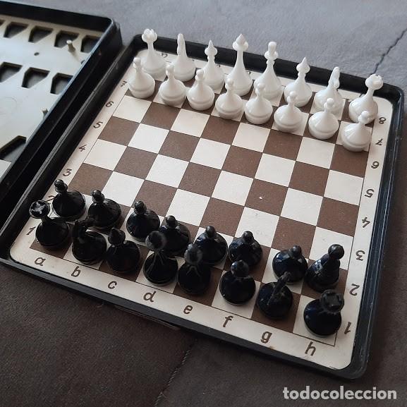 Vintage: Ajedrez magn&eacute;tico vintage, formato de bolsillo de pl&aacute;stico sovi&eacute;tico con caja