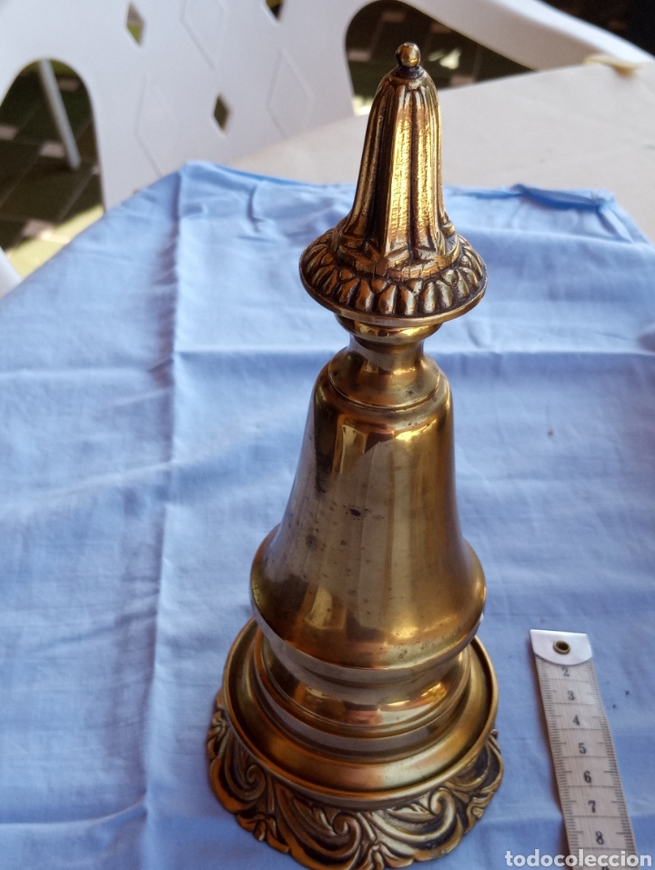 Vintage: **BONITO OBJETO DE BRONCE EN FORMA DE CAMPANA. HECHO CO PARTES DE UNA L&Agrave;MPARA ANTIGUA (22/9 CM)**