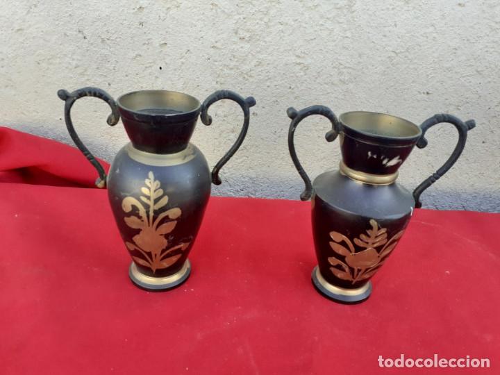 Vintage: parejas jarrones de metal - Foto 1