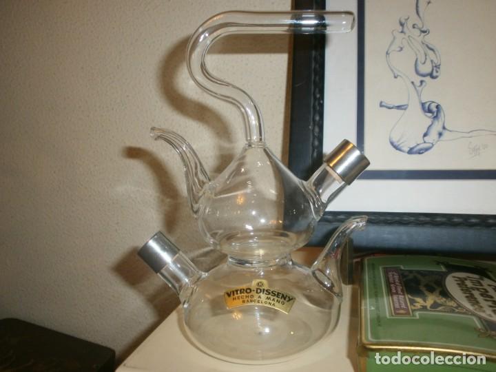 Vintage: Vitro Disseny Barcelona hecho a mano aceitera y vinagrera de dise&ntilde;o sin uso medida 19X14 cm.