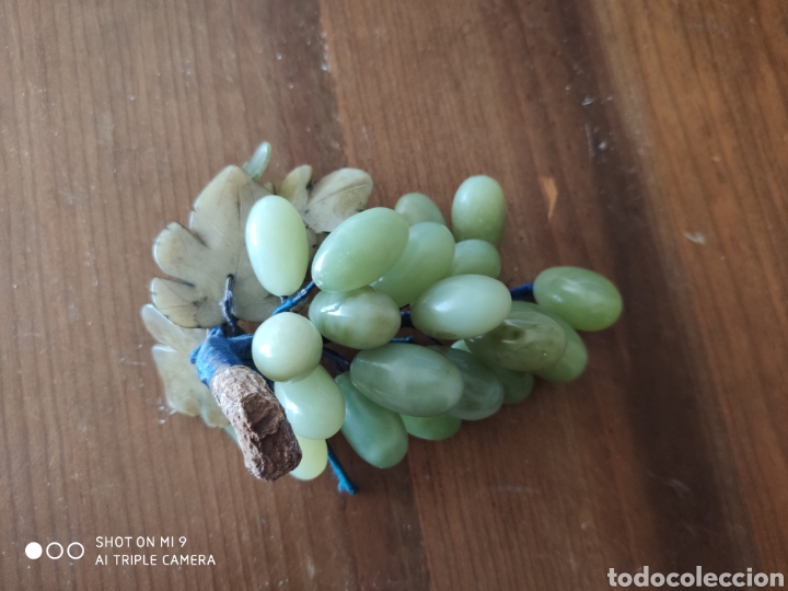 Vintage: PRECIOSO RACIMO DE UVAS EN JADE TALLADO.