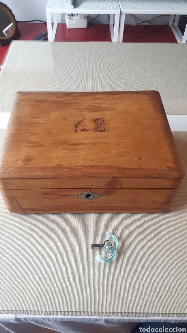 Vintage: Antiguo joyero de madera 1968 con llave