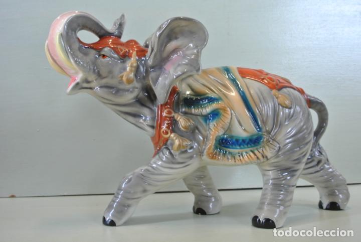 Vintage: Elefante. Figura decorativa vintage. Kitch.