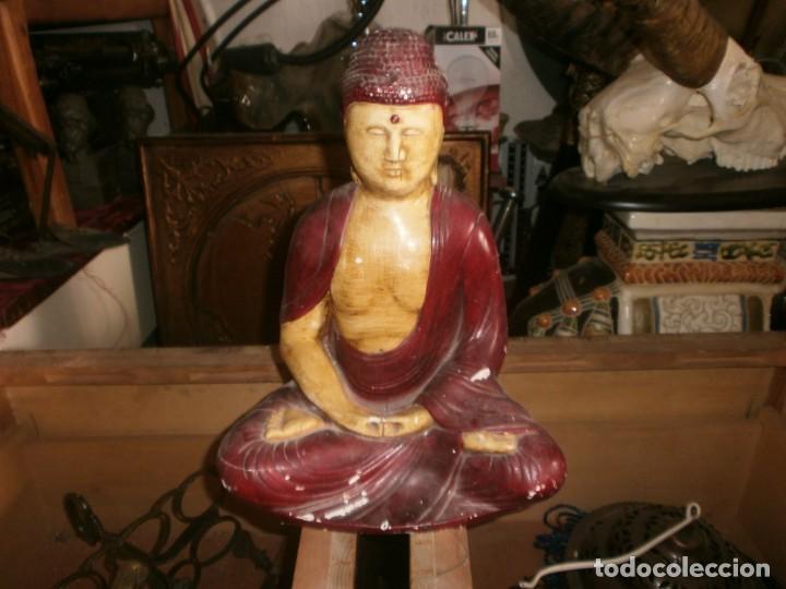 Vintage: Figura buda de escayola pintado color rojo rozado, medida 32 X 17 X 18 cm.