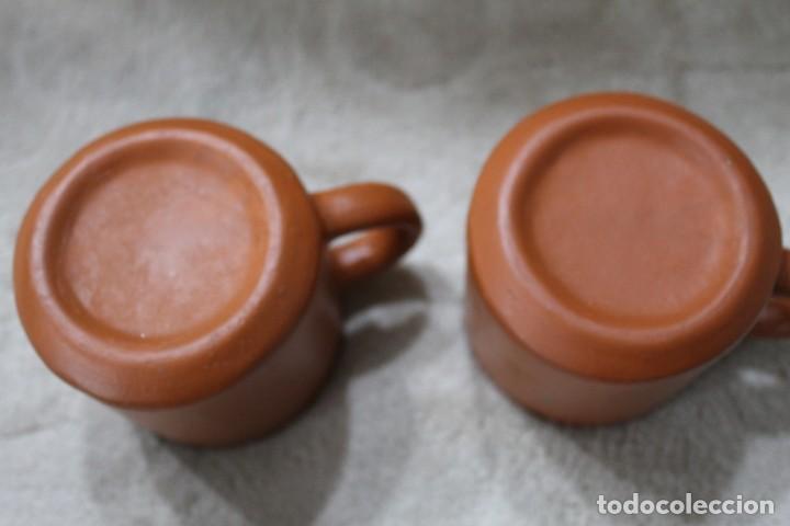 Vintage: 2 TAZAS BARRO RELIEVE PINTADAS - Foto 4