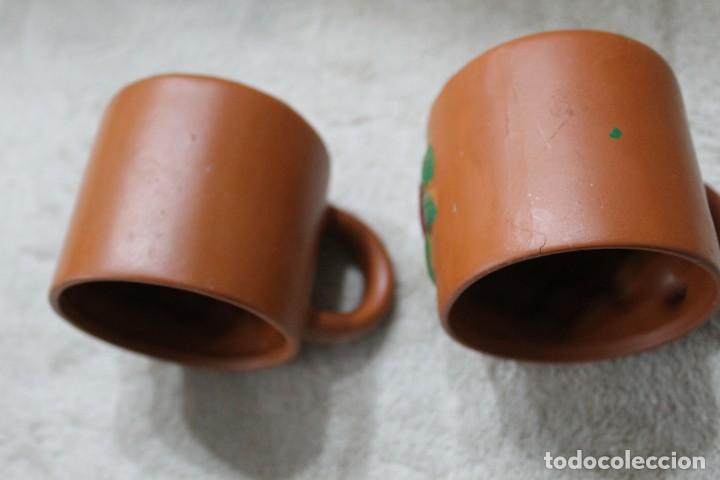 Vintage: 2 TAZAS BARRO RELIEVE PINTADAS - Foto 5