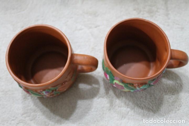 Vintage: 2 TAZAS BARRO RELIEVE PINTADAS - Foto 6