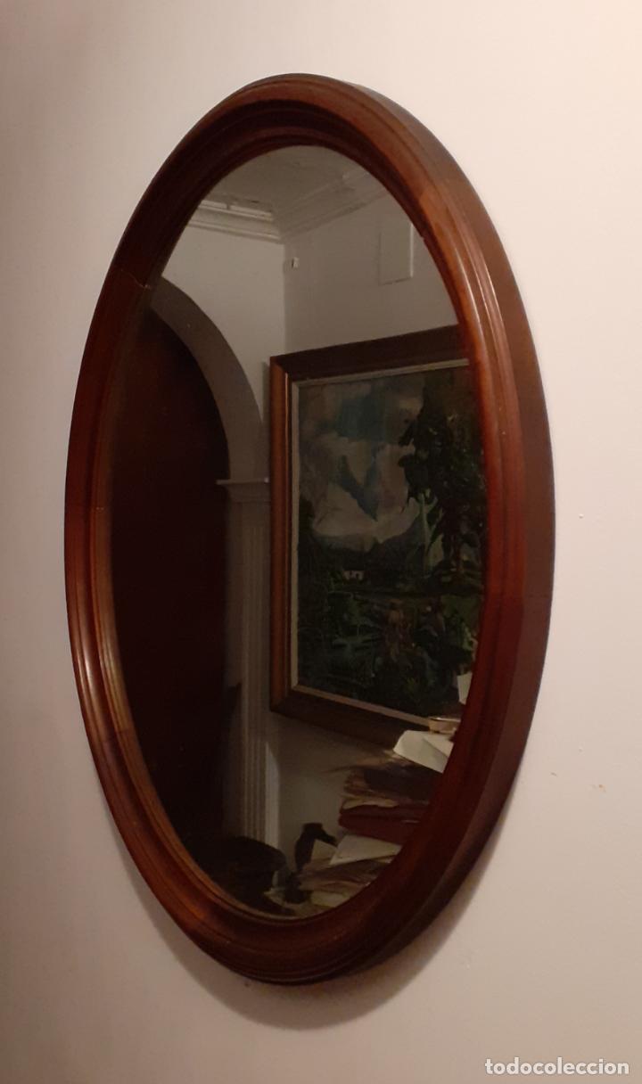 Vintage: Espejo de madera circular.