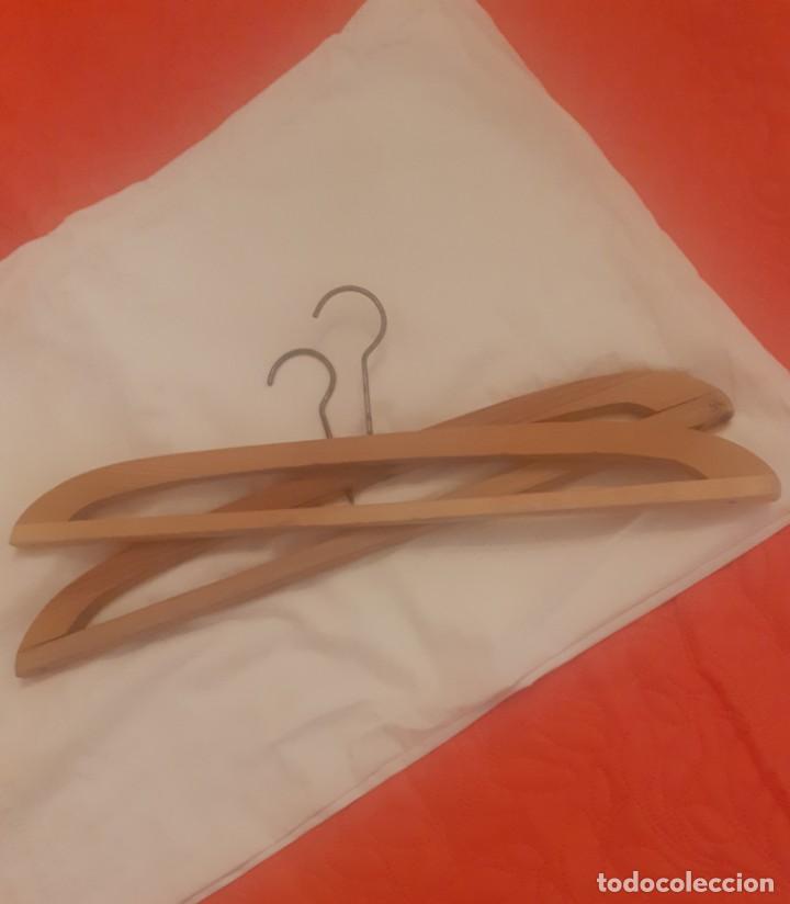 Vintage: Lote de 2 perchas antiguas de madera y hierro - Foto 1