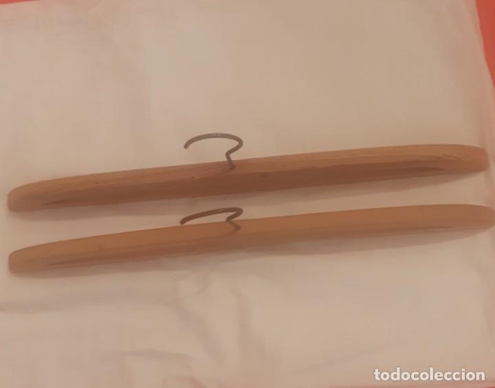 Vintage: Lote de 2 perchas antiguas de madera y hierro - Foto 2