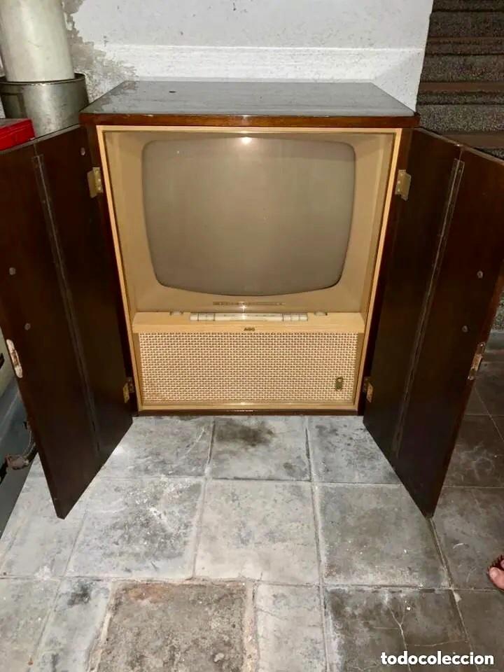 Vintage: TELEVISOR CON MUEBLE - VISANOX - AEG - ALEMAN - Foto 1