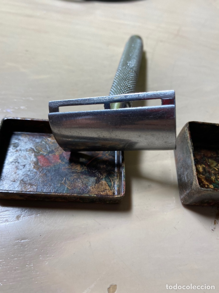 Maquinilla de afeitar plegable