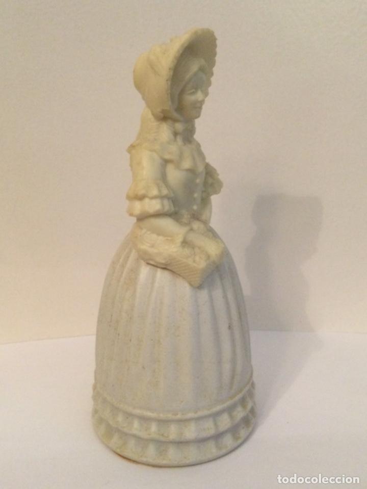 Vintage: MUJER CON CESTO DE FLORES FRASCO AVON A&Ntilde;O 70,