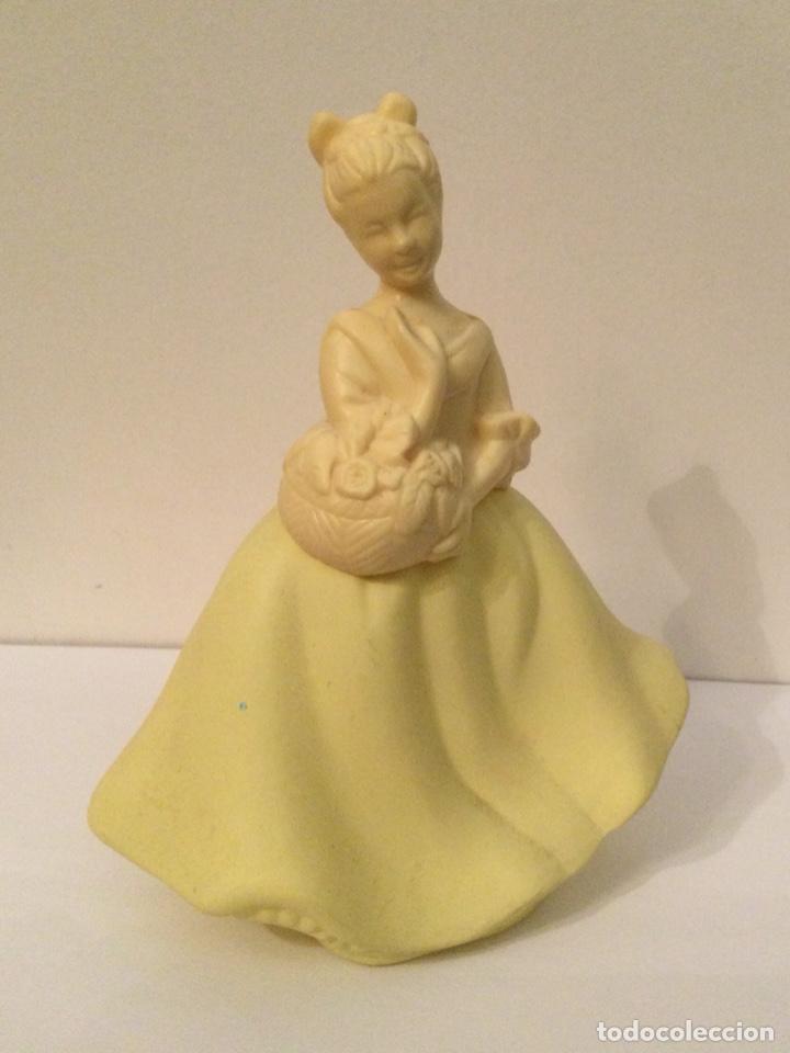 Vintage: FIGURA MUJER EN AMARILLO, FRASCO AVON A&Ntilde;O 70,
