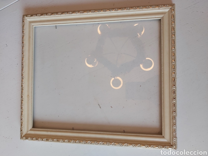 Vintage: Marco de madera en color crema con cristal.