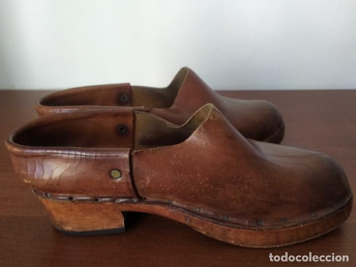 Vintage: Zuecos de madera y cuero - Foto 3