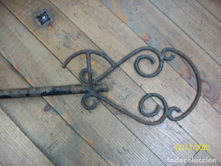 Vintage: PERCHERO DE HIERRO CON FORMA DE LLAVE- DE 3 BRAZOS - Foto 3