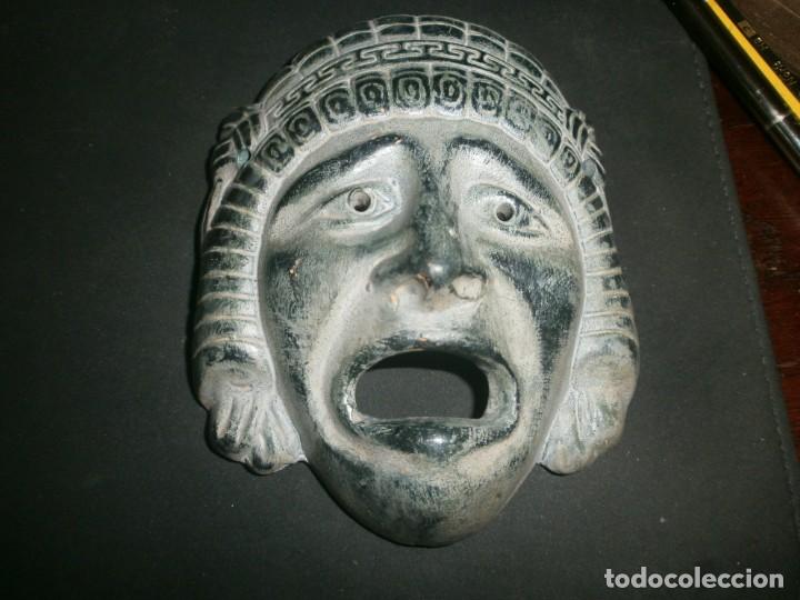 Vintage: Mascara de barro terracota made in Greece medida 13 X 10 cm.