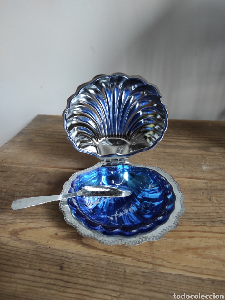 Vintage: Mantequera plateada con plato de cristal azul