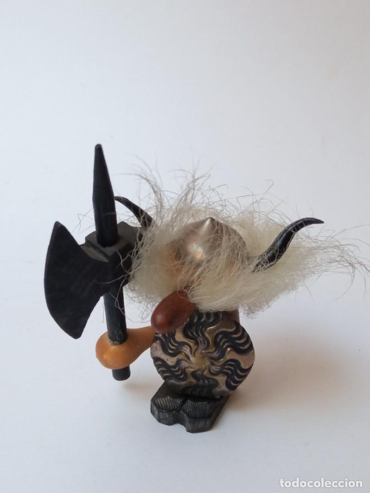 Vintage: vikingo de madera sello GOULA 5cm