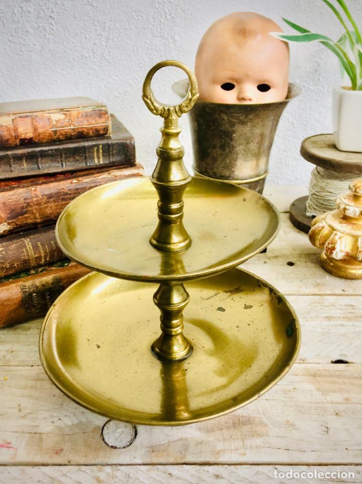 Vintage: BANDEJA DOBLE DE LATON PARA FRUTA JOYERO CON PLATO CIRCULAR PARA CENTRO DE MESA DE PASTAS O DULCES