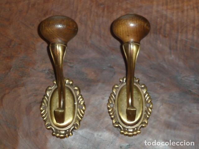 Vintage: Colgadores bronce con pomo de madera - Foto 2