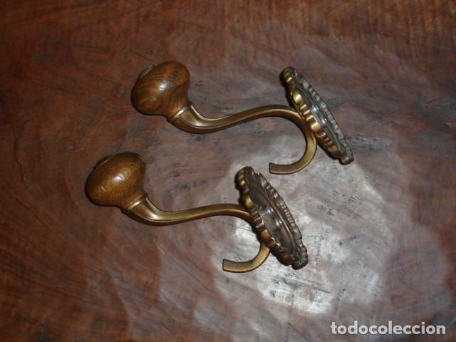Vintage: Colgadores bronce con pomo de madera - Foto 3