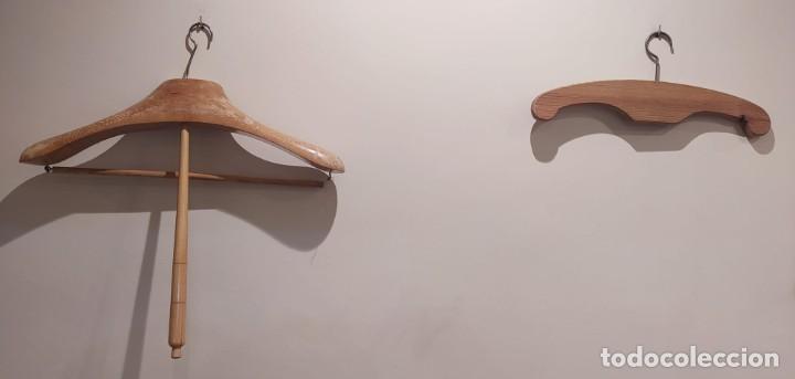 Vintage: dos perchas de madera - Foto 1