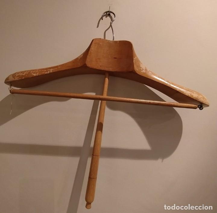 Vintage: dos perchas de madera - Foto 2