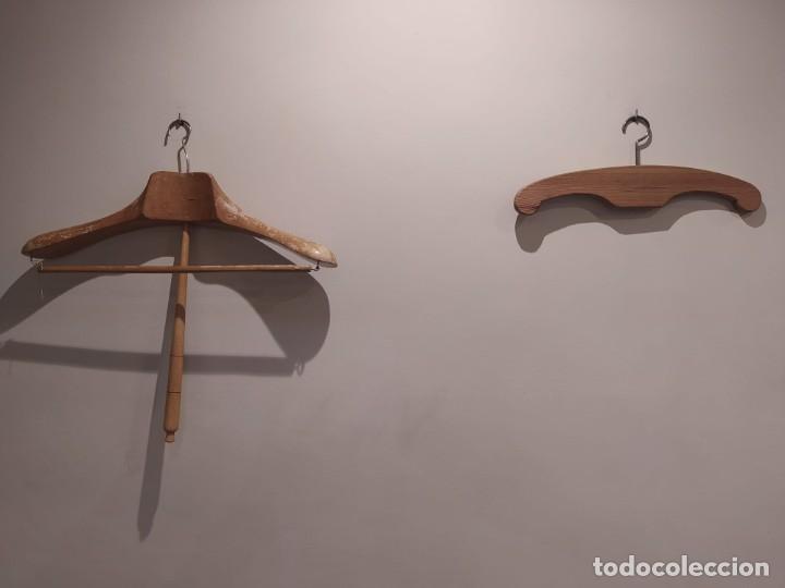 Vintage: dos perchas de madera - Foto 4