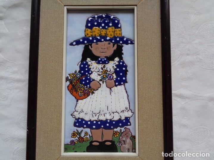 Vintage: AZULEJO ESPA&Ntilde;OL. SIGLO XX. 28 X 14 Cm. FIRMADO CON INICIAL: R. MEDIDAS CON MARCO: 39,5 X 25,5 Cm.