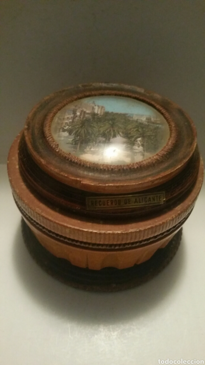 Vintage: Joyero tallado en madera recuerdo de Alicante, interior forrado de tela. A&ntilde;os 60