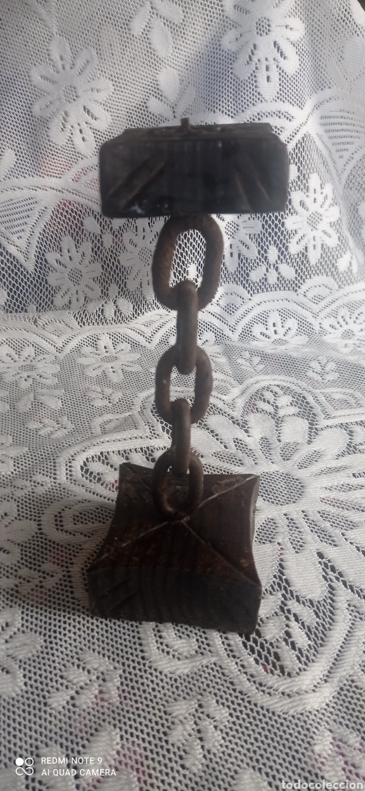 Antiguo candelabro de madera y hierro