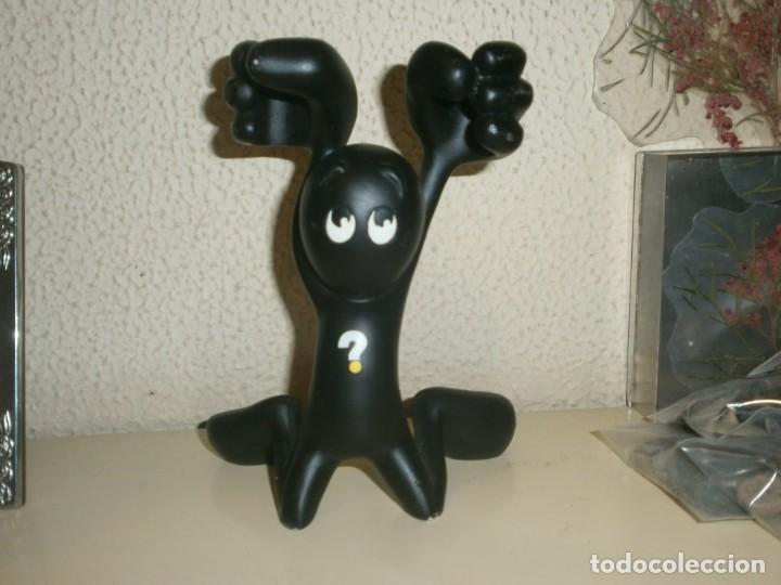 Vintage: Chamaco TM mu&ntilde;eco negro manos grandes ? logotipo resina 14X11X6 cm.