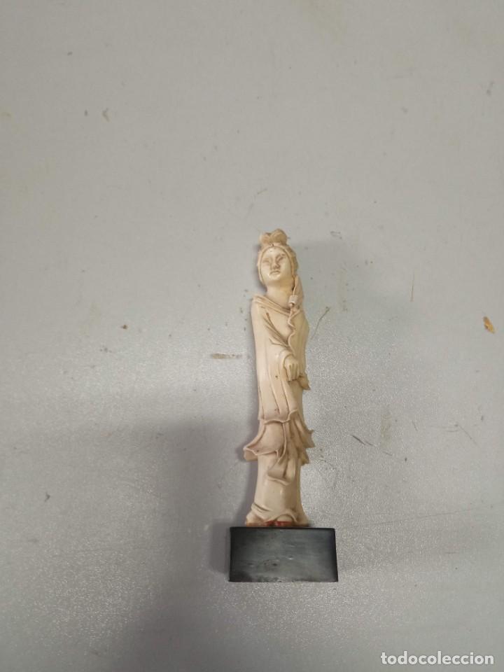 Vintage: Figura asi&aacute;tica seguramente souvenir de los misioneros.