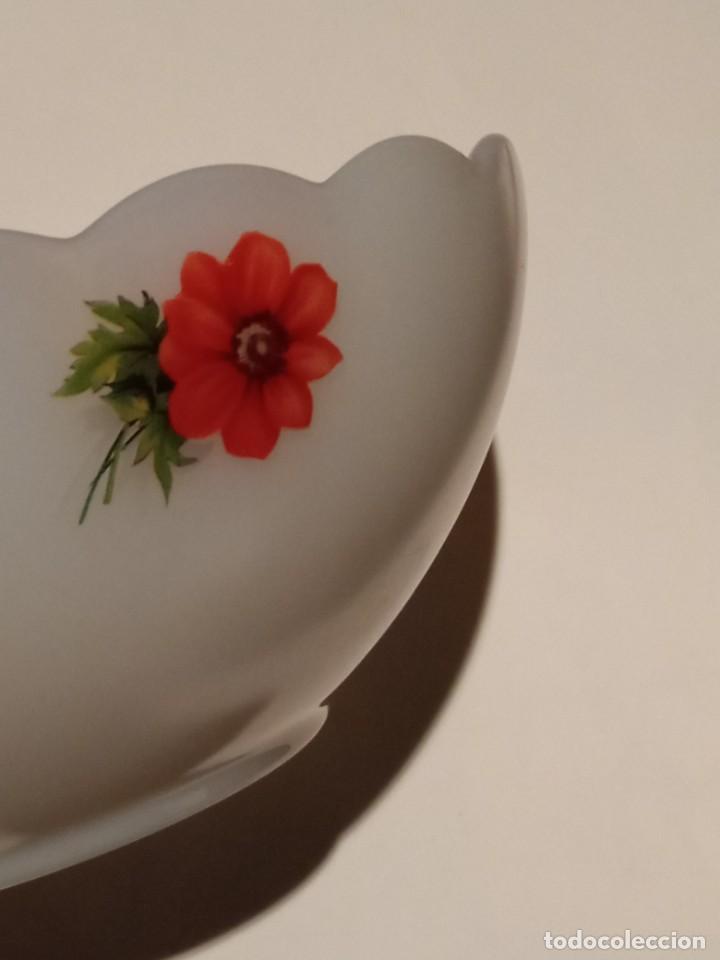 Vintage: FUENTE ENSALADERA ARCOPAL con flores - Foto 3