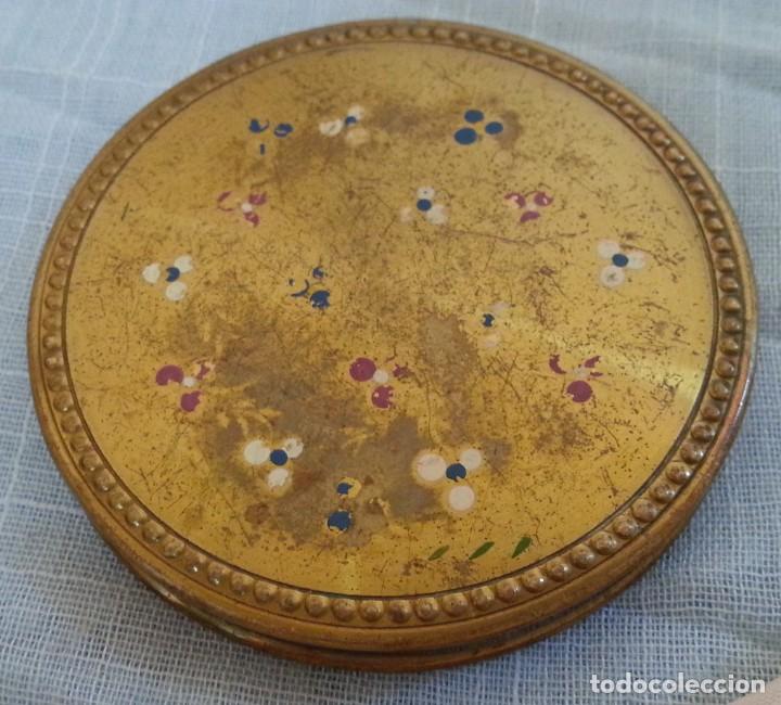 Vintage: Polvera de &eacute;poca. En metal dorado. - Foto 2