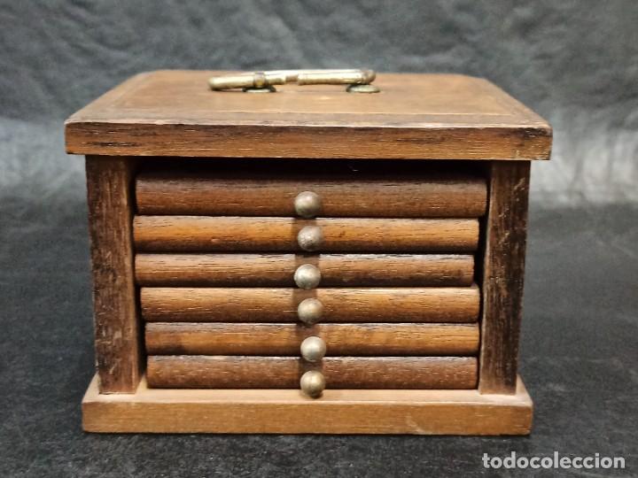 Vintage: Mueblecito con posavasos. C8 - Foto 1