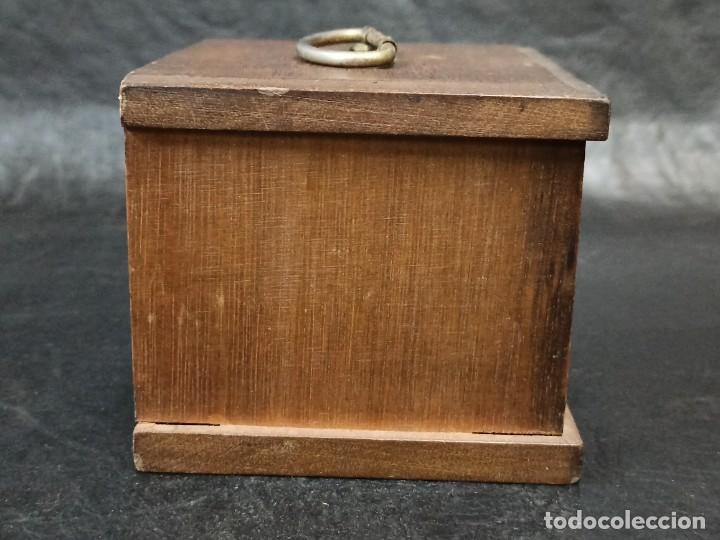 Vintage: Mueblecito con posavasos. C8 - Foto 2