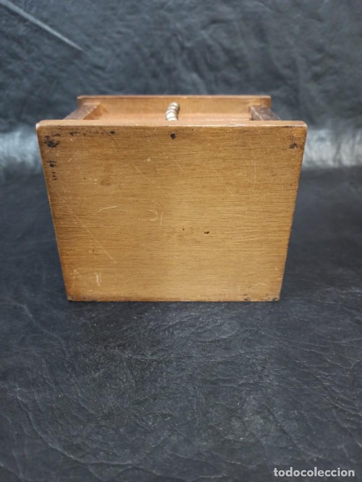 Vintage: Mueblecito con posavasos. C8 - Foto 5