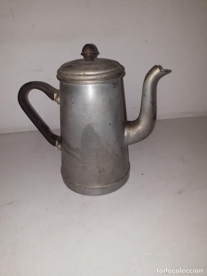 Vintage: TETERA CON ASA MADERA