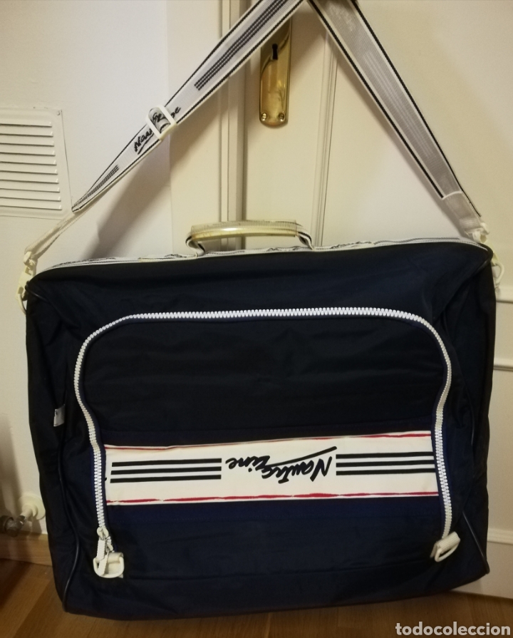 Vintage: Maleta de lona plastificada.